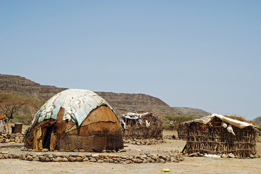 Djibouti, Adaillou, dome houses in the desert