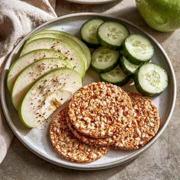 Light kidney-friendly snack supporting controlled sodium intake and balanced renal nutrition.