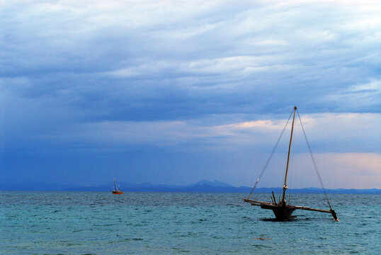 Madagascar, Nosy Be, Madirokely, cloudy sunset on the sea