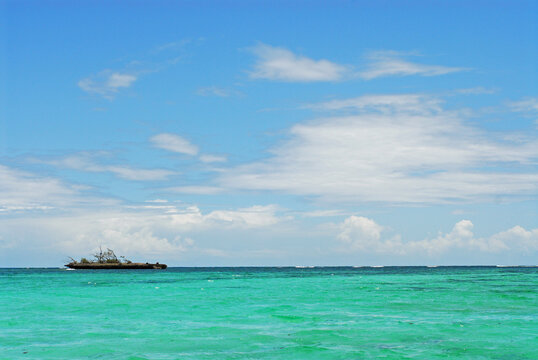 Madagascar, Ramena, Mer d'Emeraude, view of a small island from the emerald and transparent sea