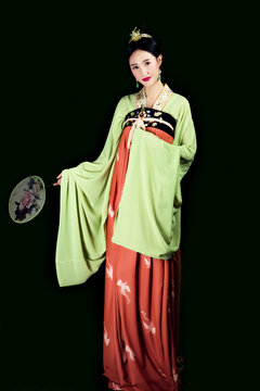 Oriental women in Tang Dynasty Hanfu classical style black background photo shoot