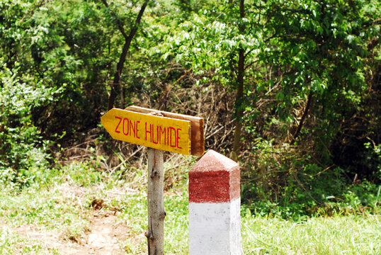 Madagascar, Inland, panel with direction to humid zone
