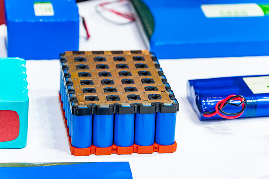 Lithium ion industrial high current batteries