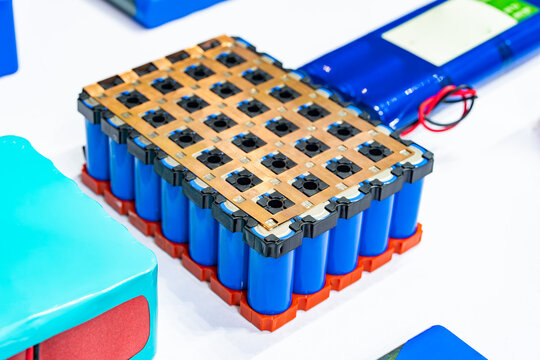 Lithium ion industrial high current batteries