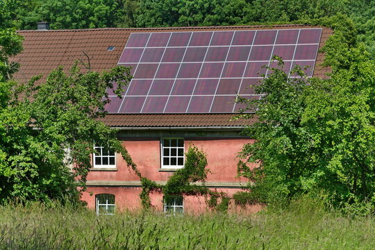 Haus mit Photovoltaikanlage