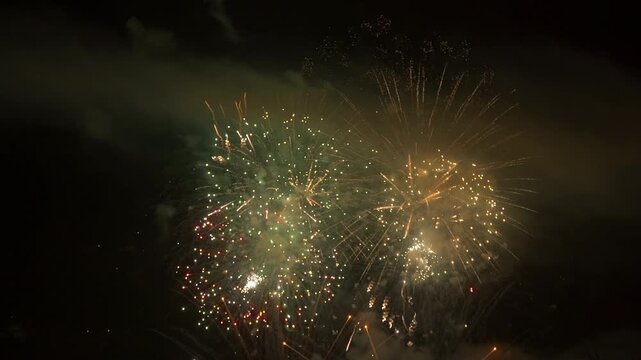 grand_finale_fireworks_slowmotion_02
