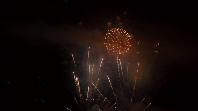 grand_finale_fireworks_slowmotion_03