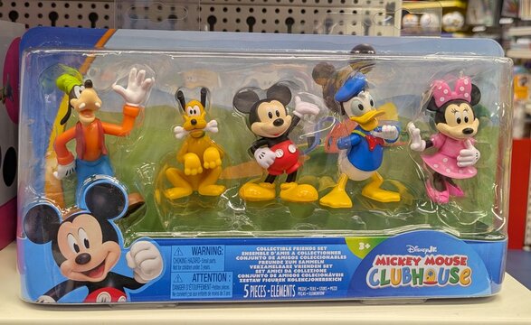 Vista de cerca de una caja de mu&ntilde;ecos de Disney Jr. Mickey Mouse Club House, en estante de jugueter&iacute;a Juguettos en Madrid, Espa&ntilde;a, 3 de junio de 2026
