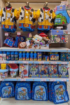 Expositor con diversos productos de merchandising de la pel&iacute;cula Toy Story 5 de Disney Pixar, en supermercado Alcampo en Madrid, Espa&ntilde;a, 3 de junio de 2026
