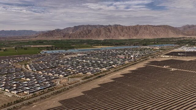 Integrated solar power and energy storage station	