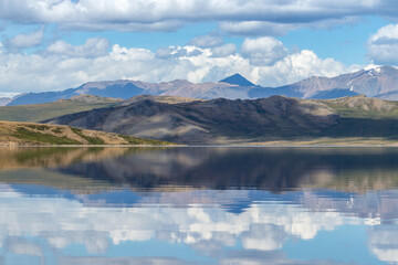 Fototapeta premium Scenic mirror reflection of Hindiktig-Khol glacial lake, Mongun-Taiga, Tuva