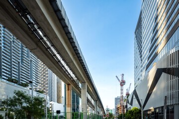 Naklejka premium Futuristic metropolis infrastructure featuring concrete rail lines and skyscrapers