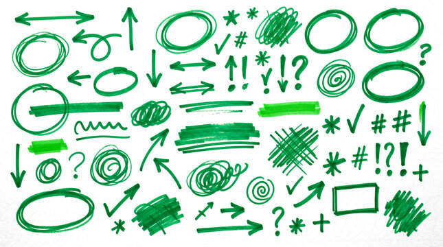Colecci&oacute;n de elementos gr&aacute;ficos dibujados a mano con marcador verde sobre fondo transparente: flechas, c&iacute;rculos, rayas, estrellas y s&iacute;mbolos para edici&oacute;n de video.