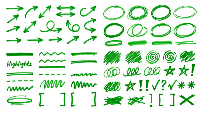 Colecci&oacute;n de elementos gr&aacute;ficos dibujados a mano con marcador verde sobre fondo transparente: flechas, c&iacute;rculos, rayas, estrellas y s&iacute;mbolos para edici&oacute;n de video.
