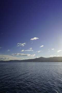 青い空と琵琶湖の風景