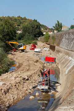 Chantier de r&eacute;paration d'une digue