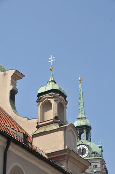  Heilig-Geist-Kirche und den Turm von Sankt Peter