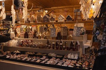 Fototapeta premium A beautiful display of authentic winter souvenirs, lace decorations, and miniature houses showcased at an outdoor holiday market.