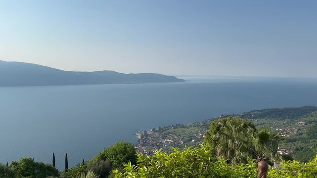 Lac de garde vu d'en haut