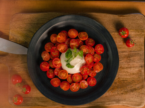 Burrata with cherry tomatoes 
