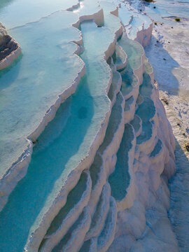 Breathtaking travertine terraces showcase nature's beauty in Pamukkale, Turkey
