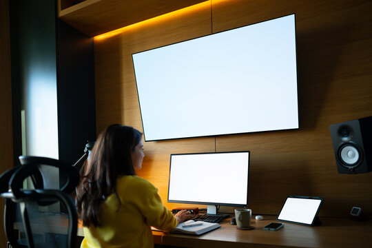 Professional Using Mockup Screens