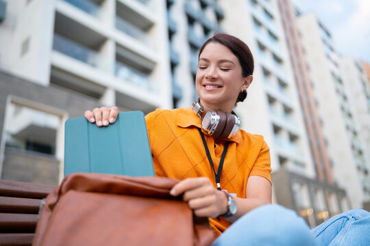 Packing a Tablet into a Backpack
