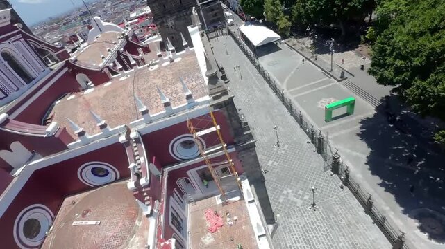 Low angle FPV drone shot over the main square facing Puebla Cathedral