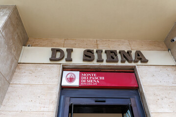Fototapeta premium Trapani, Italy – June 15, 2026: Monte dei Paschi di Siena bank logo and signage above the entrance to a branch