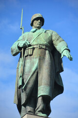 Fototapeta premium BERLIN GERMANY : Soviet War Memorial (Tiergarten) is war memorials to commemorate war dead of 80,000 soldiers of Soviet Armed Forces who died during the Battle of Berlin in April and May 1945