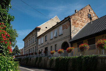 Kamieniczki w małym mieście w Polsce © Magdalena