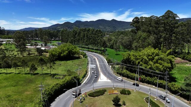 Video a&eacute;reo en el municipio de la Ceja, en el qie se puede observar la doble calzada entre La Glorieta El Yeguarizo y la I.E. Maria Estevez, obra reci&eacute;n terminada
