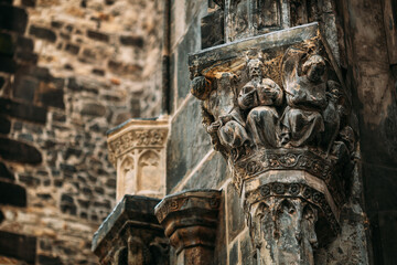 Gothic stone corbel at Church of Our Lady before Tyn © Great Brut Here