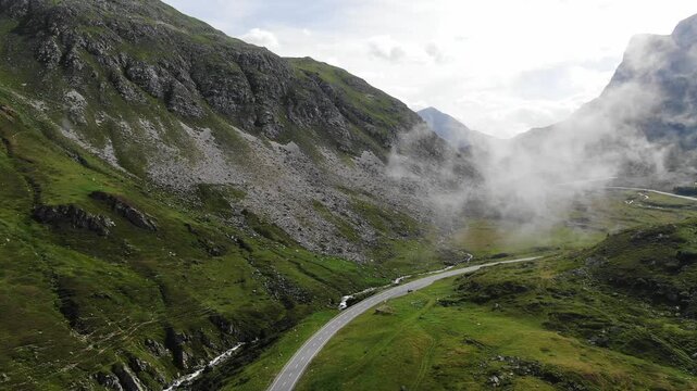 Vista aerea del Julier Pass nel cantone dei Grigioni, in Engadina Svizzera