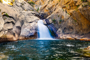 Roaring River Falls cascades in Kings Canyon Park © PhotoSpirit