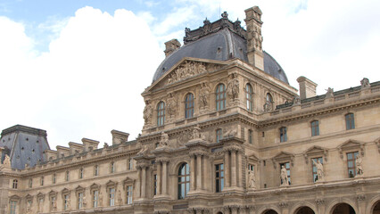Fototapeta premium Ornate Renaissance Facade of the Historic Louvre Museum in Paris