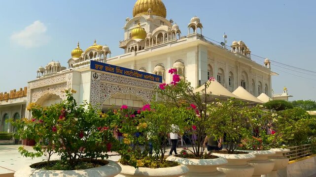 far view of gurudwara banlga sahib in delhi,