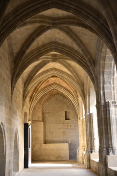 Clo&icirc;tre de la cath&eacute;drale &agrave; Narbonne. France