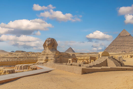 Iconic view of the Great Pyramid and Sphinx in Giza, Cairo