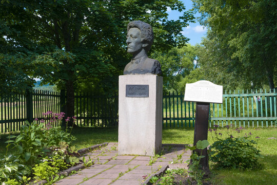 TARAKANOVO, RUSSIA - JULY 01, 2026: Bust of Russian and Soviet poet Alexander Blok in the Tarakanovo estate on a sunny July day. Moscow region