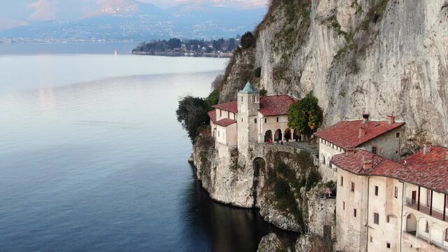 Eremo di Santa Caterina del Sasso a Leggiuno, sul lago maggiore a in provincia di Varese