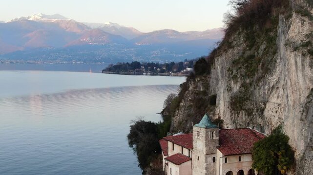 Eremo di Santa Caterina del Sasso a Leggiuno, sul lago maggiore a in provincia di Varese
