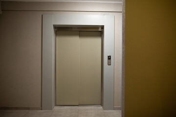 elevator © Cristina Varvariuc