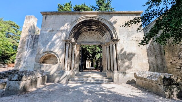 LES ALYSCAMPS - ARLES (Bouches-du-Rh&ocirc;ne)