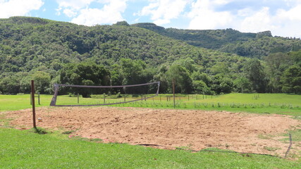 green field and mountains © Katia Regina 