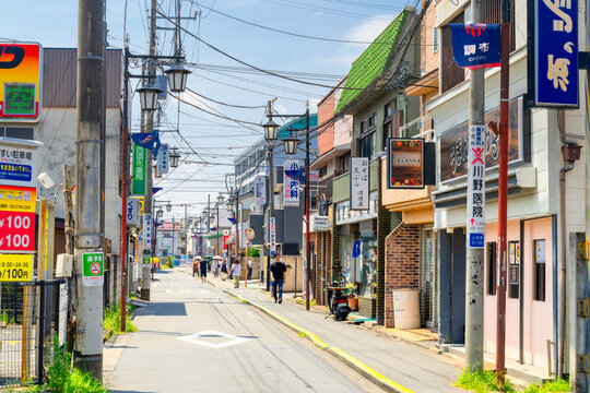 京王線・西調布駅　駅前商店街