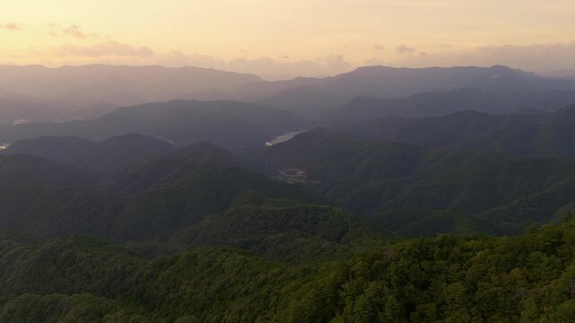 View toward Mt. Tamaki from Hyakkengura Lookout, Kumano Kodo Nakahechi, Shingu, Wakayama, Japan　熊野古道中辺路「百閒ぐらからの眺望(玉置神社方面)」和歌山県新宮市