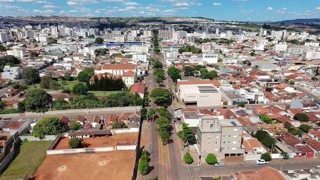 Vista a&eacute;rea da Avenida Parana&iacute;ba no Bairro Brasil em Patos de Minas, Minas Gerais
