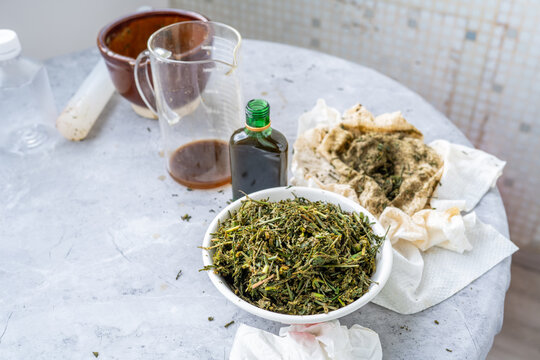 Traditional Chinese Medicine Preparation Process &ndash; Crushed Herbal Residue and Decoction
