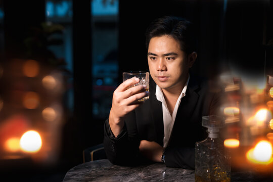 Closeup businessmen holding a glass of whiskey